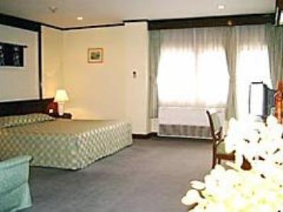 Holiday Mansion Hotel Бангкок Экстерьер фото
