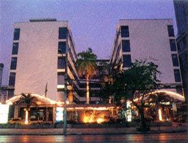 Holiday Mansion Hotel Бангкок Экстерьер фото